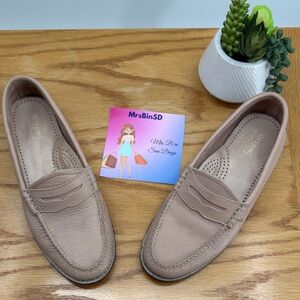 G.H. Bass & Co. Women's Weejuns Whitney blush pink leather penny loafers S 6